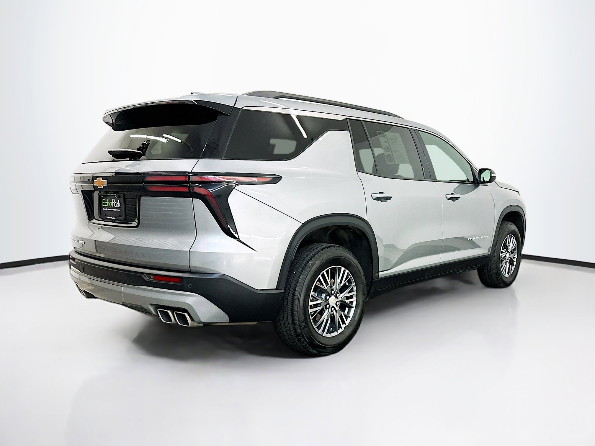 Used 2025 Chevrolet Traverse LT image 9