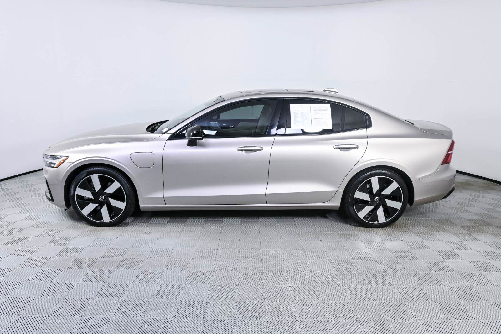 Certified 2024 Volvo S60 T8 Ultimate w/ Climate Package AWD/4WD image 2