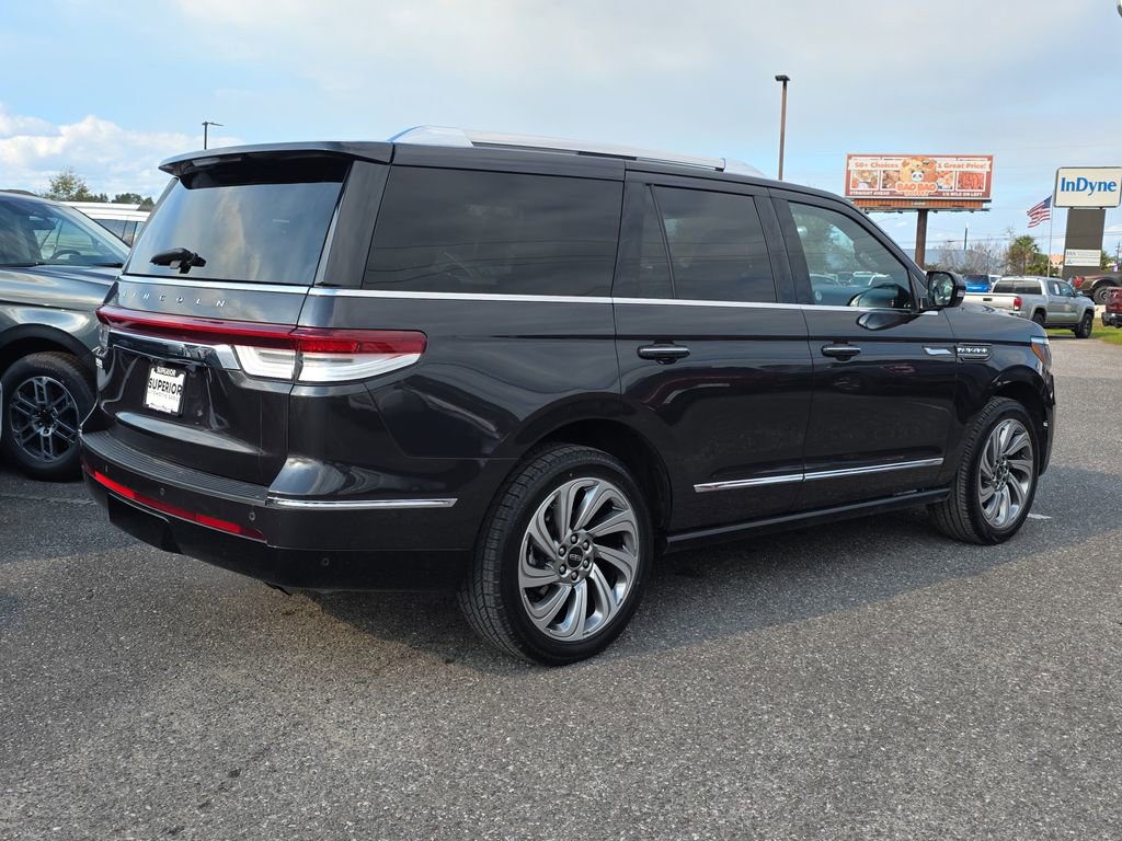 Used 2023 Lincoln Navigator Reserve image 5