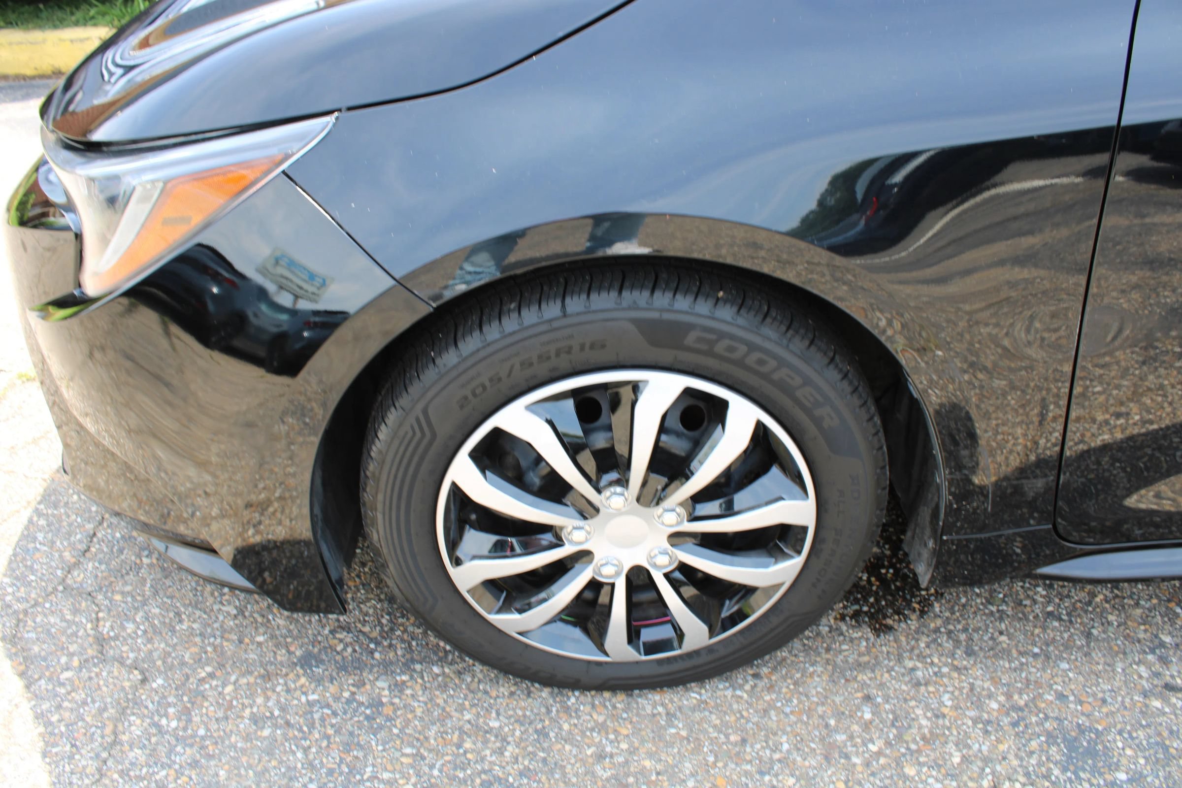 Used 2023 Toyota Corolla LE FWD image 28