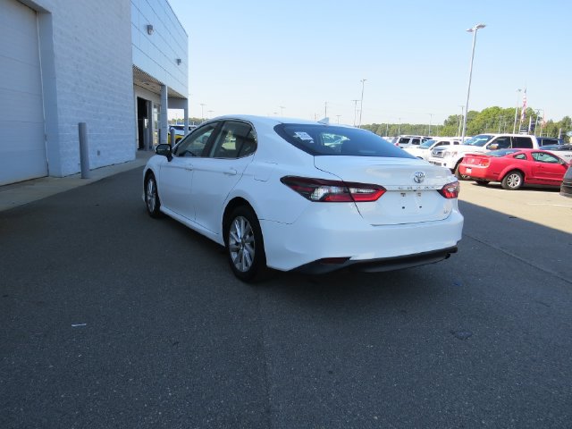 Used 2021 Toyota Camry LE FWD image 5