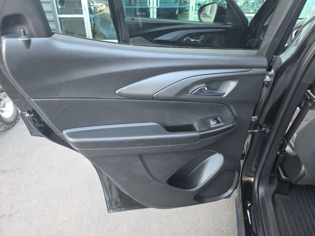 Used 2022 Chevrolet TrailBlazer LT w/ LPO, Blackout Package image 27