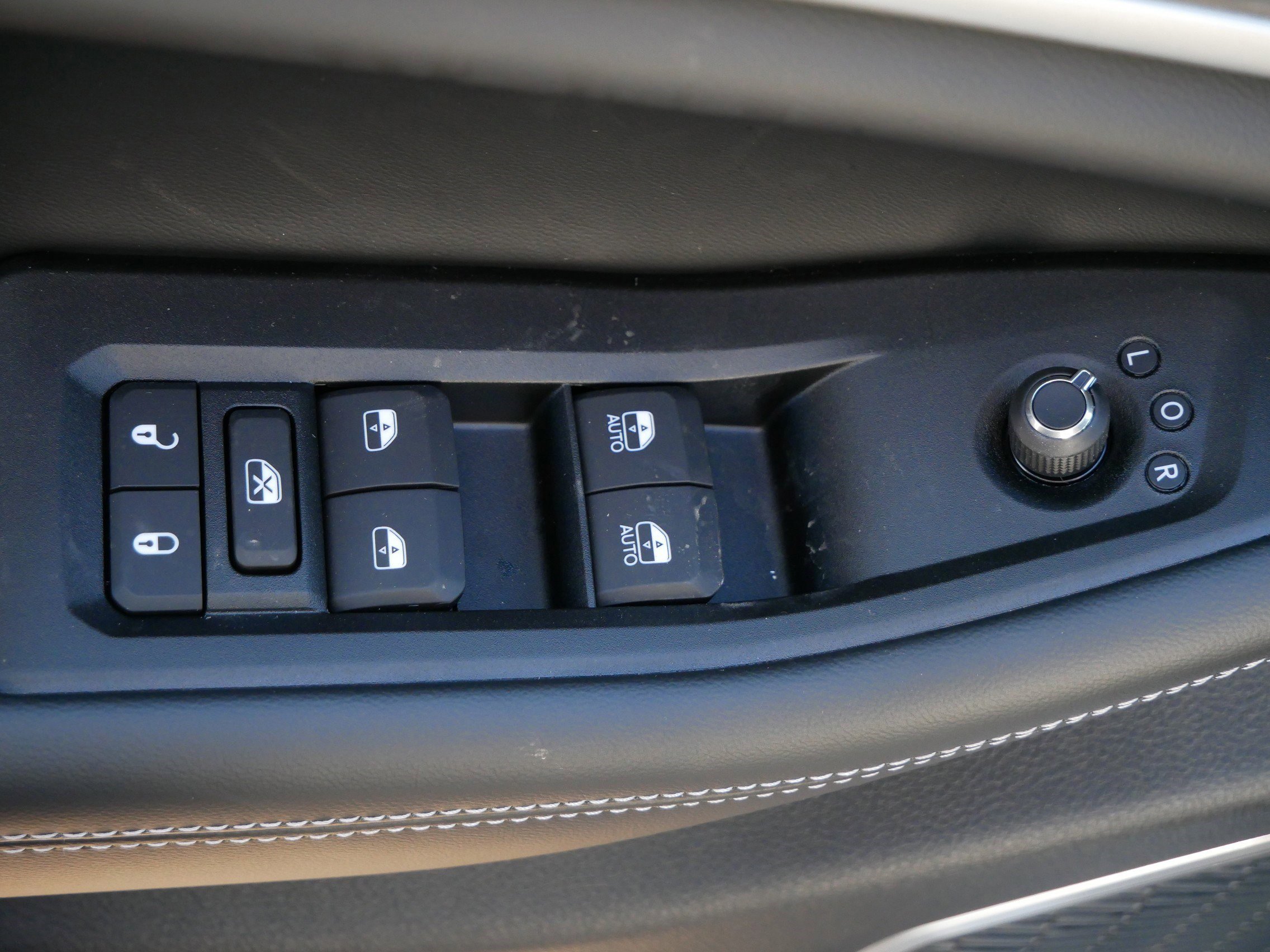 New 2025 Jeep Grand Cherokee Limited w/ Luxury Tech Group II image 13