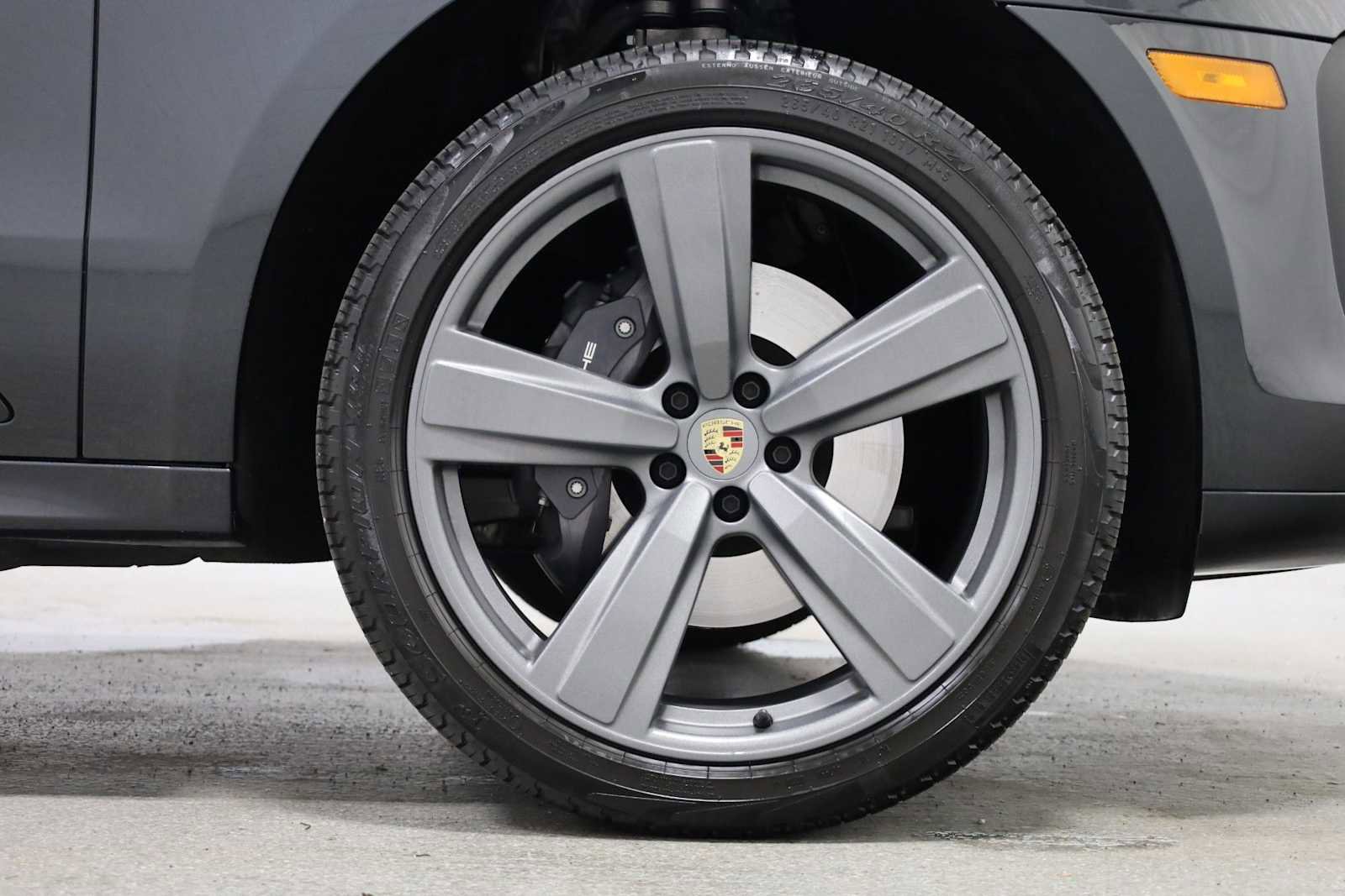 Certified 2024 Porsche Macan AWD/4WD image 12