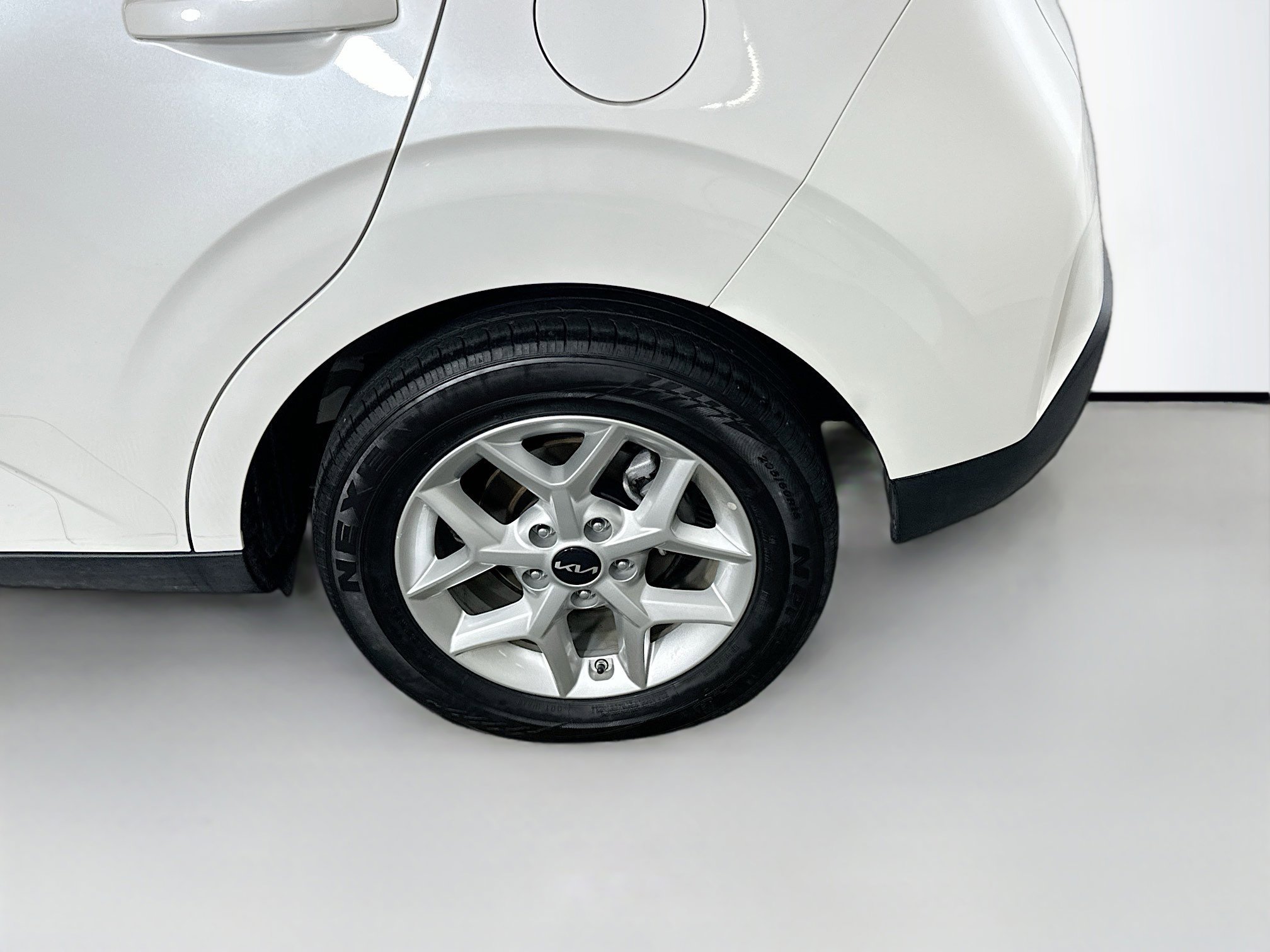 Used 2025 Kia Soul LX w/ LX Technology Package FWD image 11