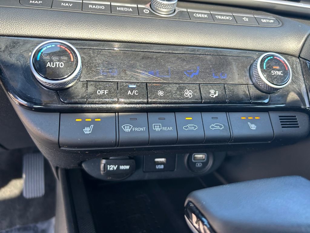 Used 2023 Hyundai Elantra Limited image 35