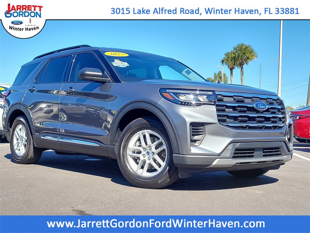 Used 2025 Ford Explorer Active image 1