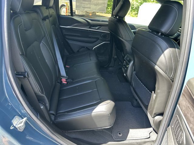 New 2026 Jeep Grand Cherokee Limited w/ Limited Altitude Package RWD image 17