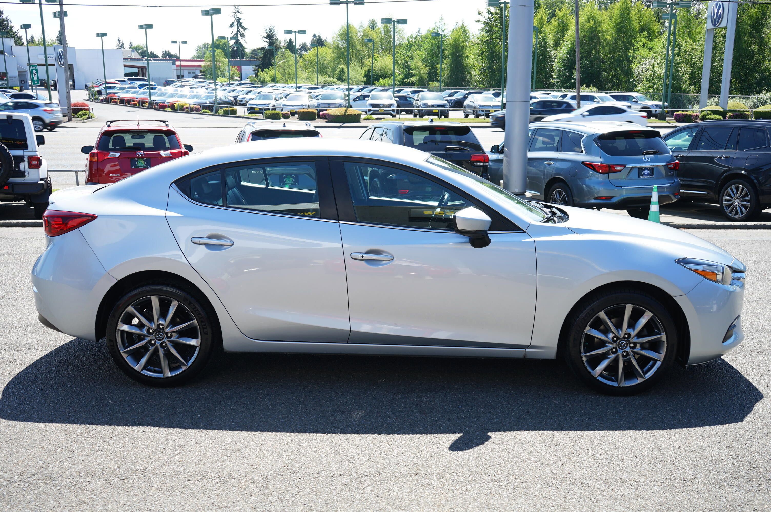 Used 2018 MAZDA MAZDA3 Touring FWD image 6