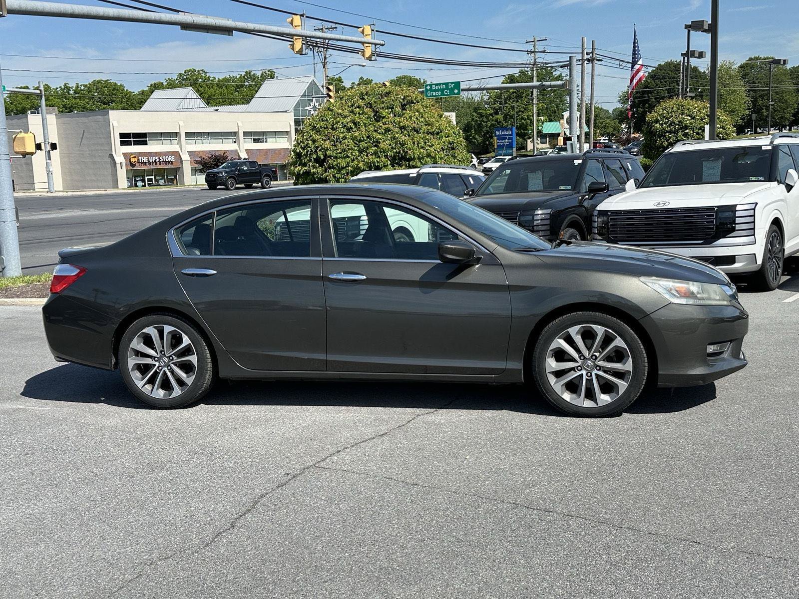 Used 2013 Honda Accord Sport image 9