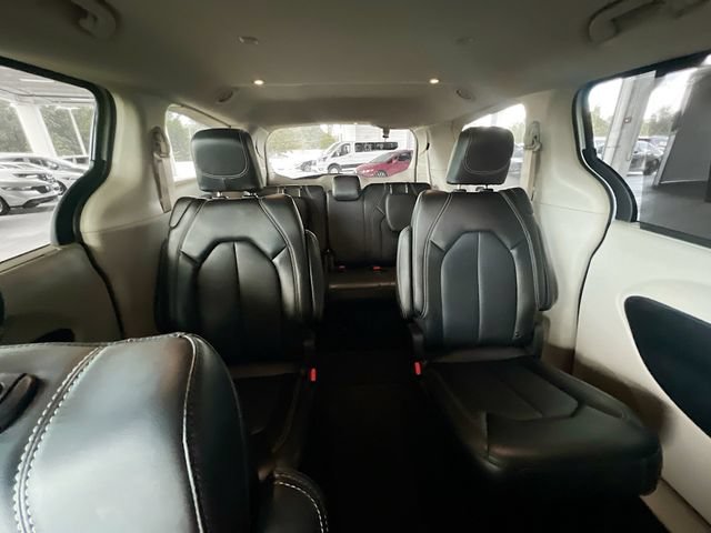 Used 2024 Chrysler Pacifica Touring-L FWD image 26
