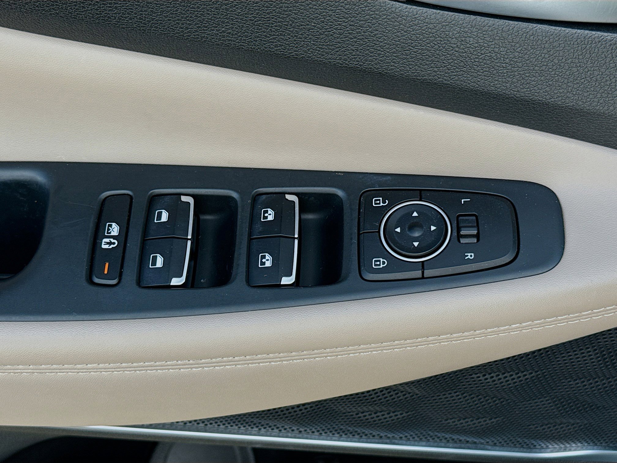 Used 2022 Hyundai Santa Fe SEL w/ Convenience + Premium Package image 23