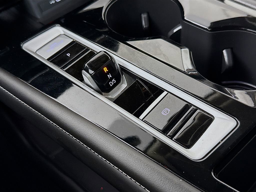 Used 2024 Volkswagen Atlas SE image 18