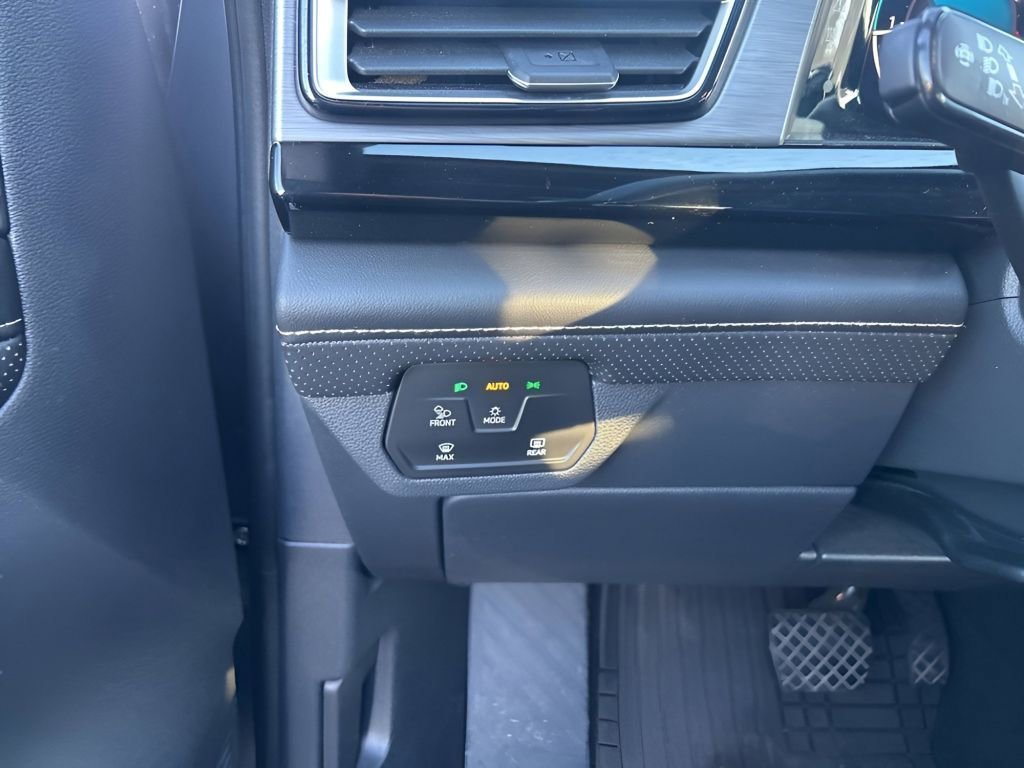 Used 2024 Volkswagen Atlas Cross Sport SE w/ Panoramic Sunroof Package image 23