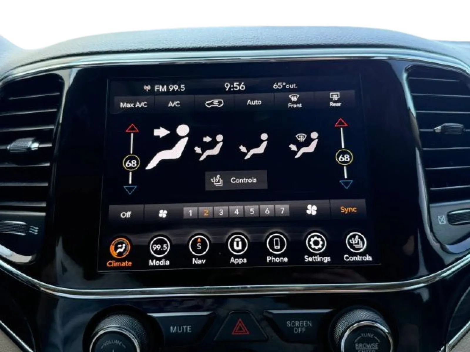 Used 2021 Jeep Grand Cherokee Limited w/ Sun & Sound Group AWD/4WD image 28