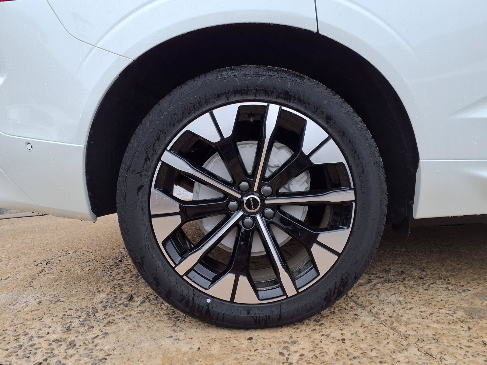 New 2026 Volvo XC60 B5 Plus w/ Protection Package Premier AWD/4WD image 4