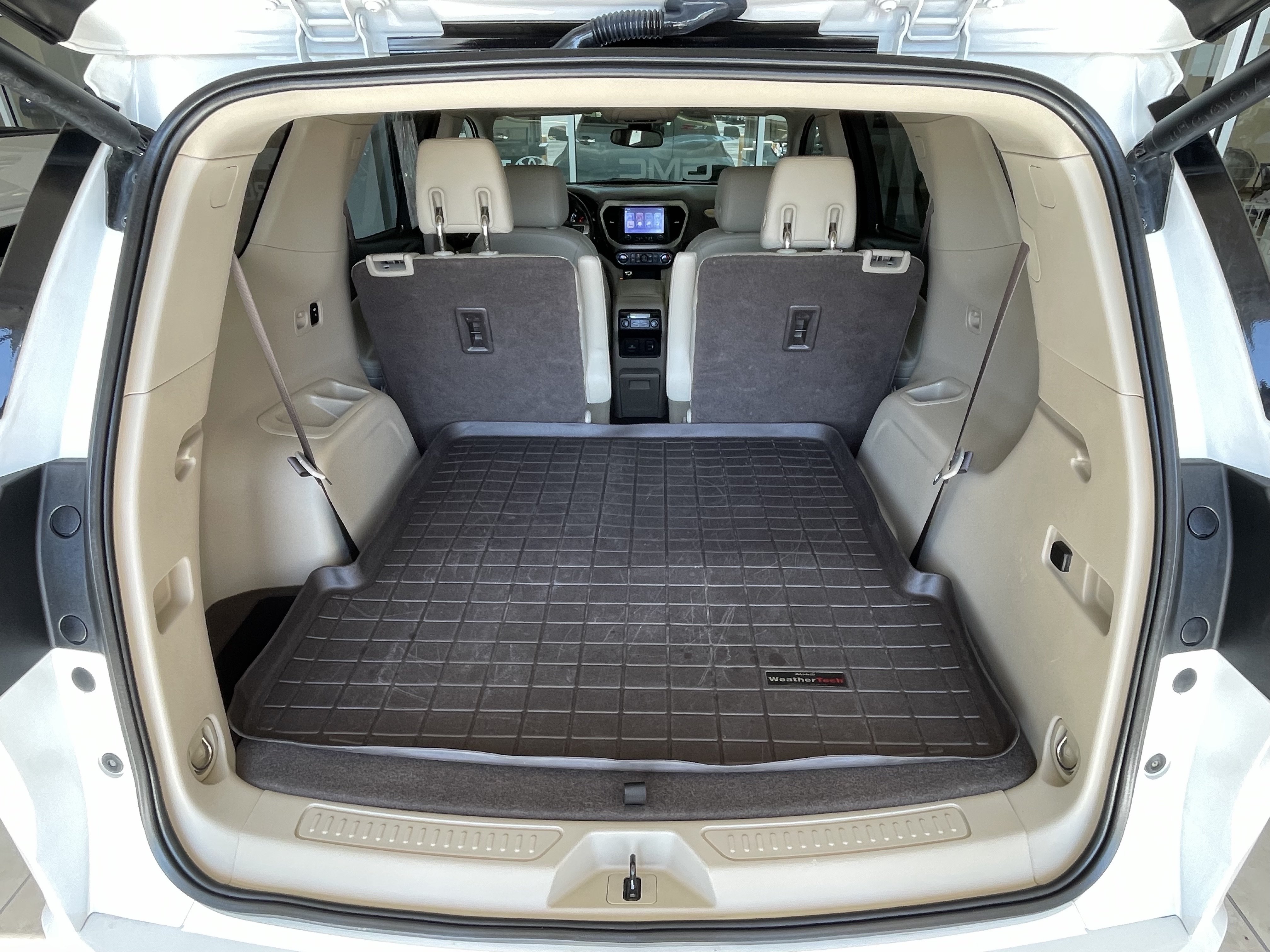Used 2019 GMC Acadia Denali w/ Technology Package FWD image 17
