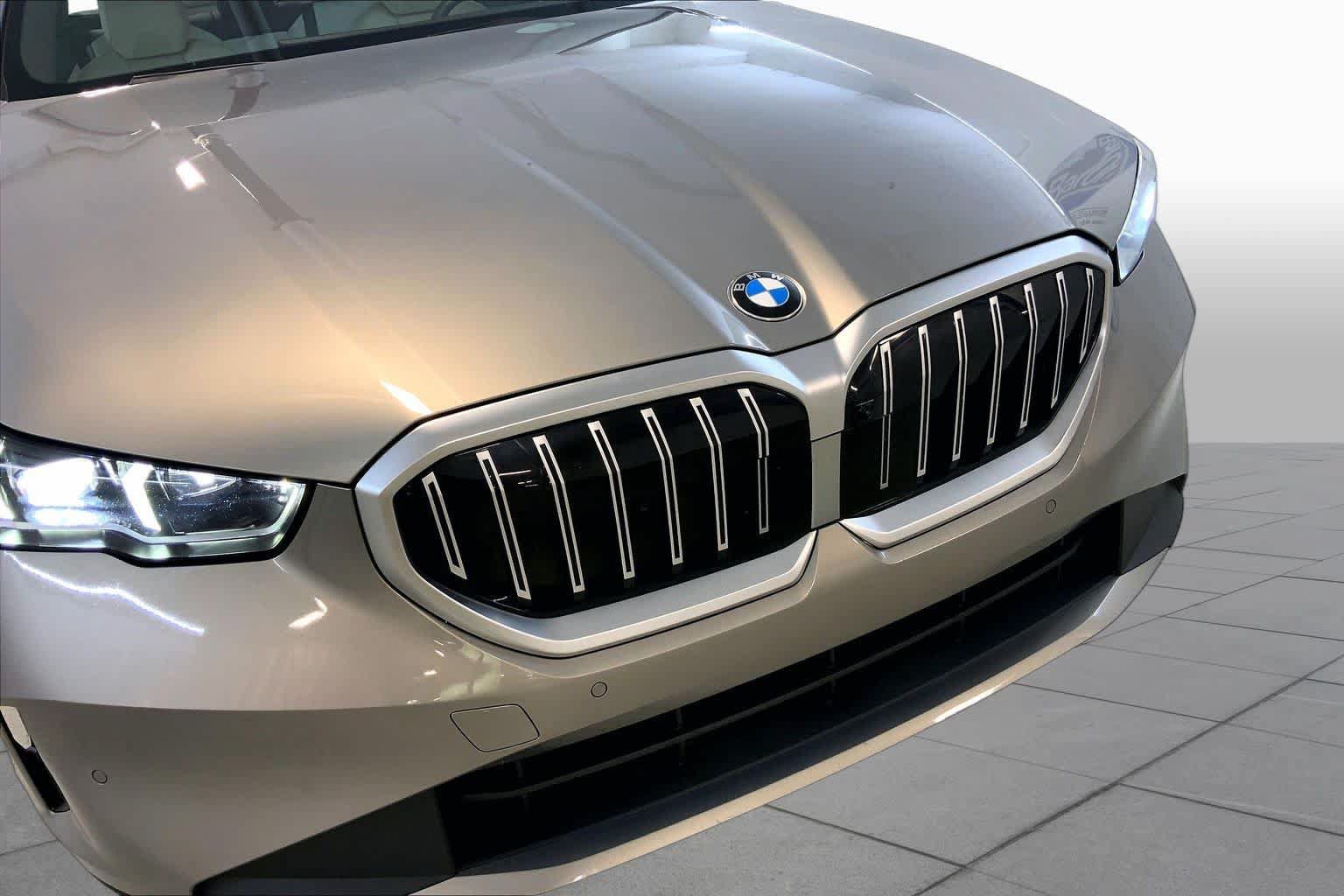 Certified 2024 BMW 530i xDrive w/ Premium Package AWD/4WD image 32