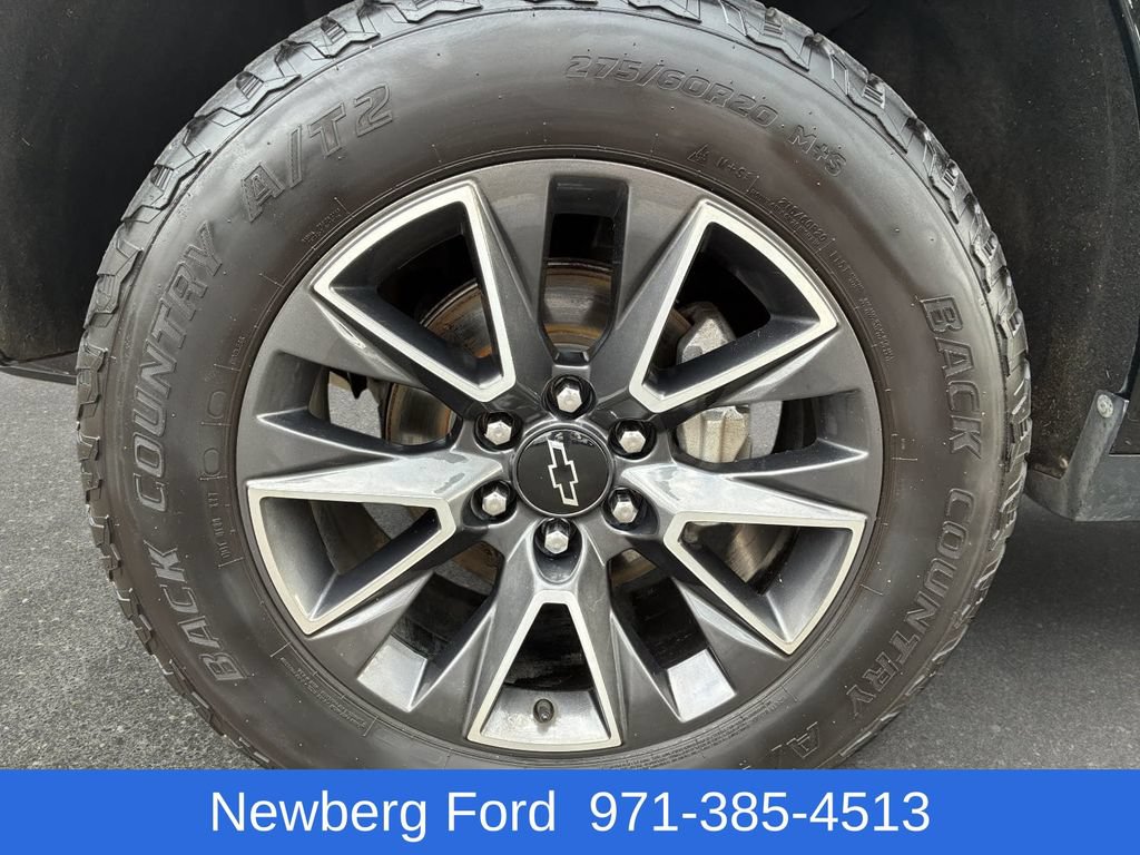 Used 2021 Chevrolet Suburban Z71 w/ Luxury Package AWD/4WD image 10