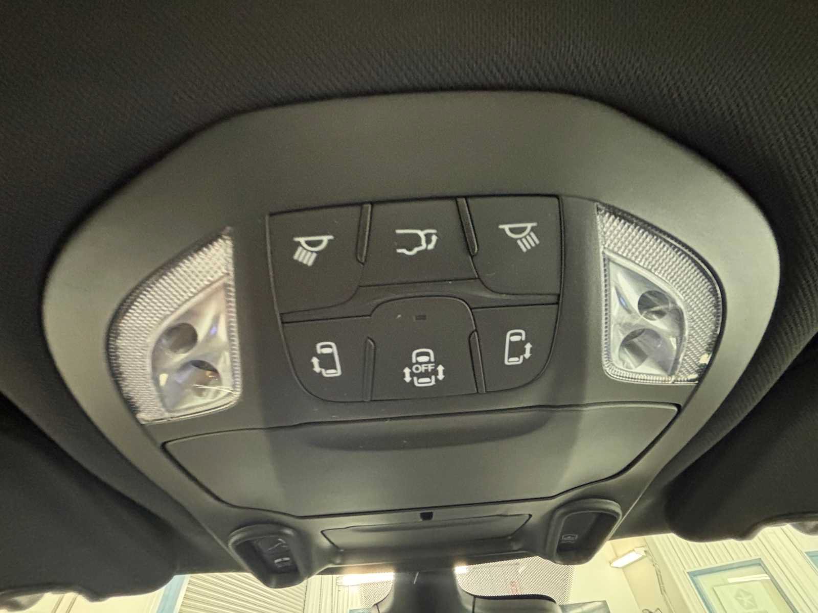 Certified 2025 Chrysler Pacifica Limited AWD/4WD image 40
