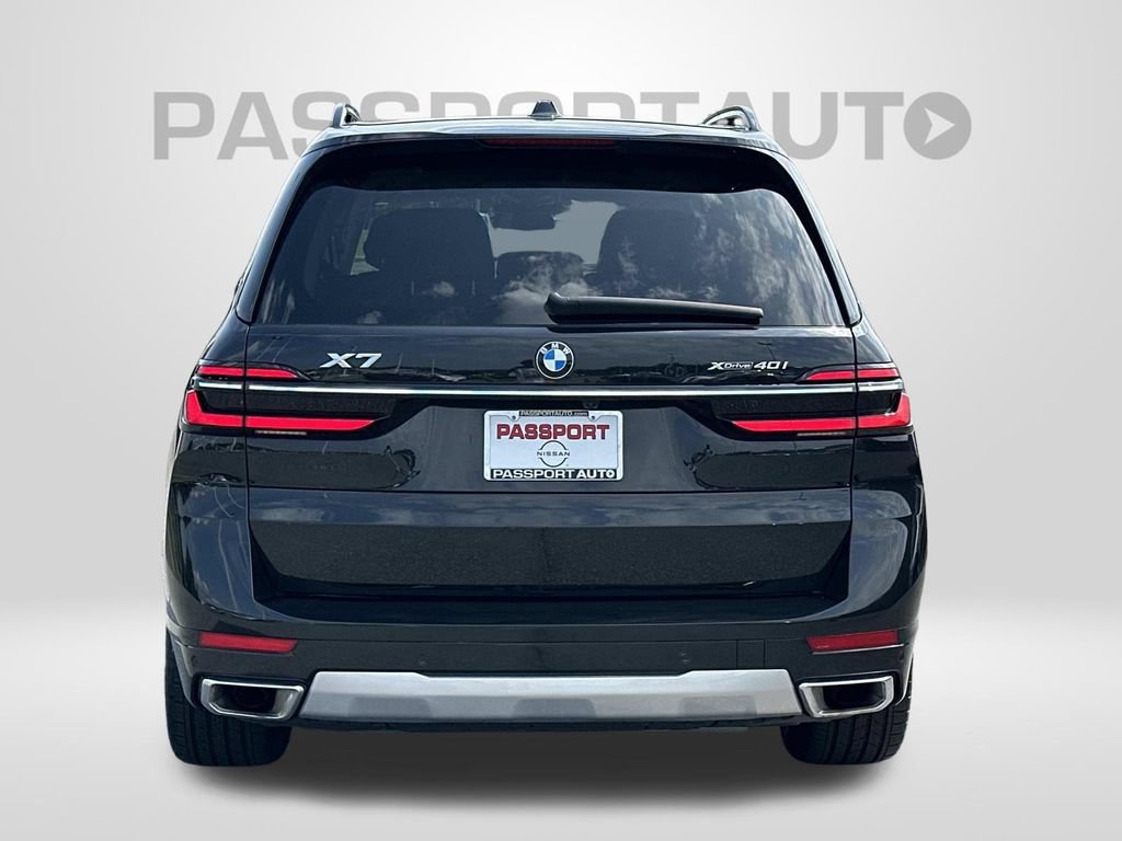 Used 2023 BMW X7 xDrive40i w/ Climate Comfort Package AWD/4WD image 3