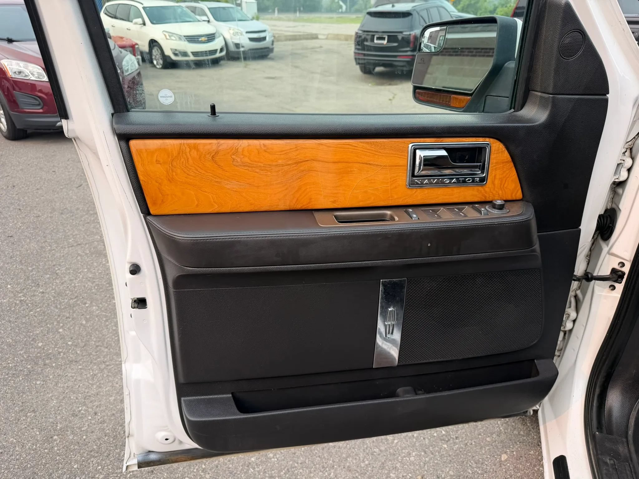 Used 2014 Lincoln Navigator L 4WD w/ Equipment Group 101A image 33
