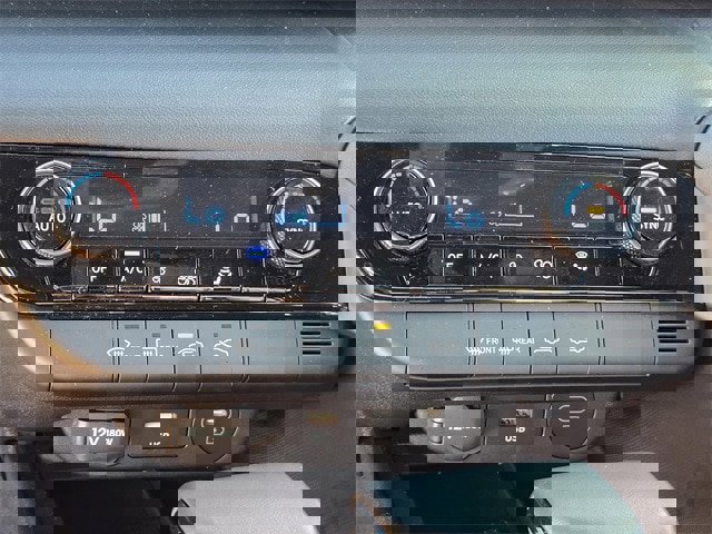 Certified 2025 Hyundai Elantra Sport image 22