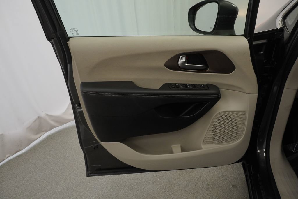 Certified 2023 Chrysler Voyager LX FWD image 40