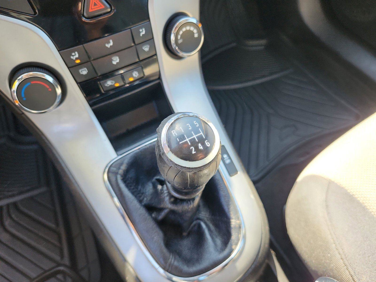 Used 2014 Chevrolet Cruze LS FWD image 23
