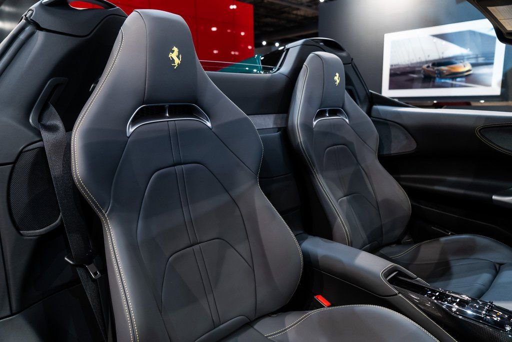 Used 2024 Ferrari SF90 Spider image 37