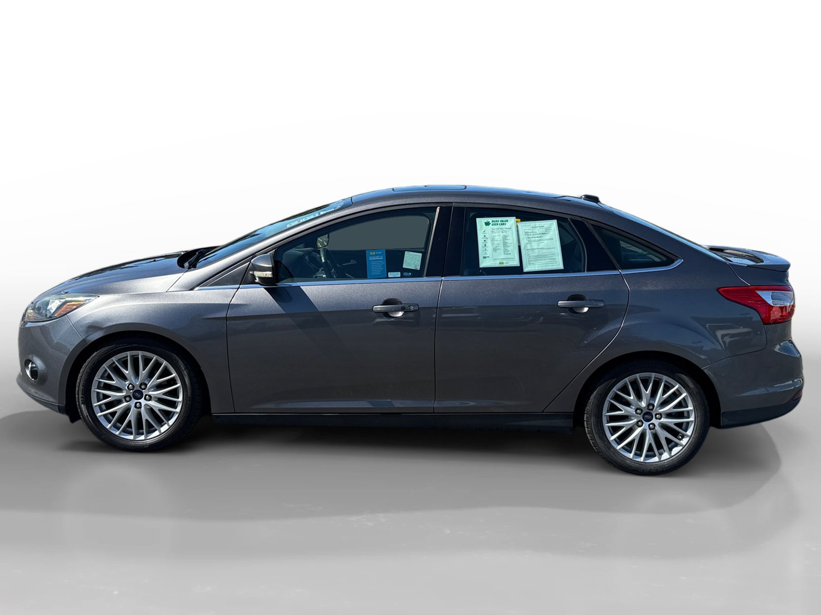 Used 2014 Ford Focus Titanium FWD image 2