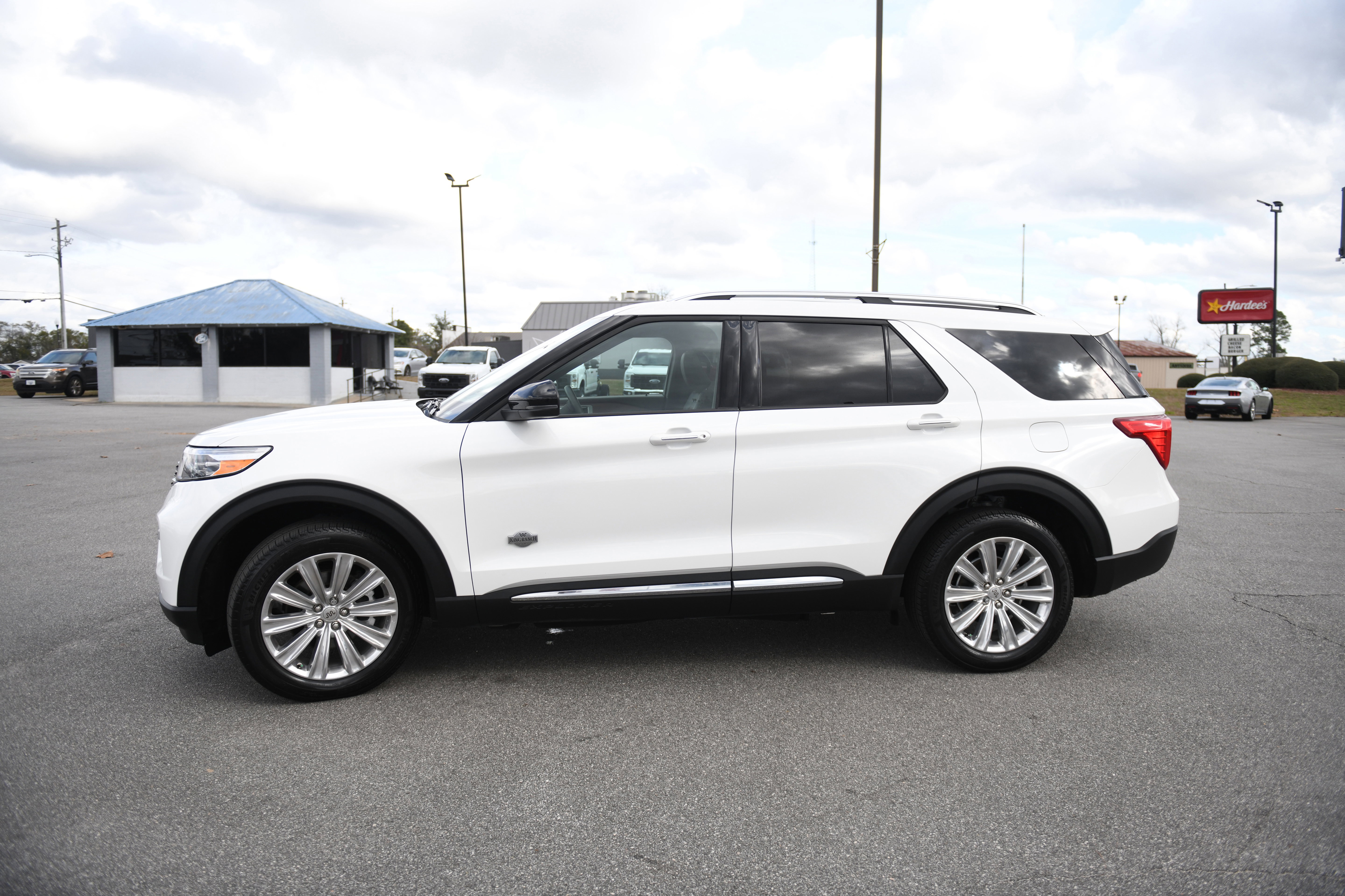 Used 2024 Ford Explorer King Ranch w/ Technology Package image 7