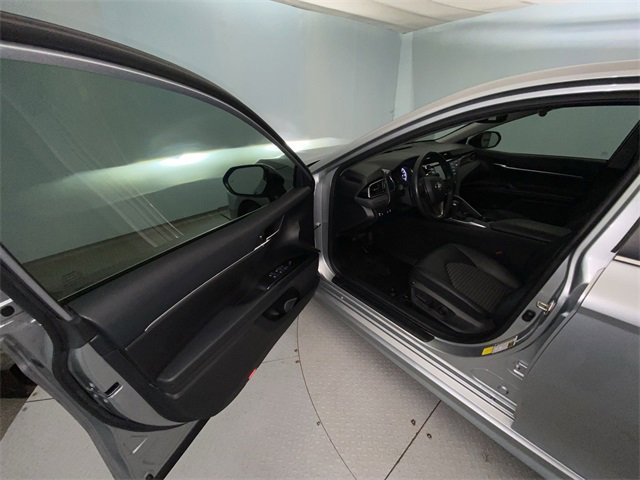 Used 2020 Toyota Camry SE image 11