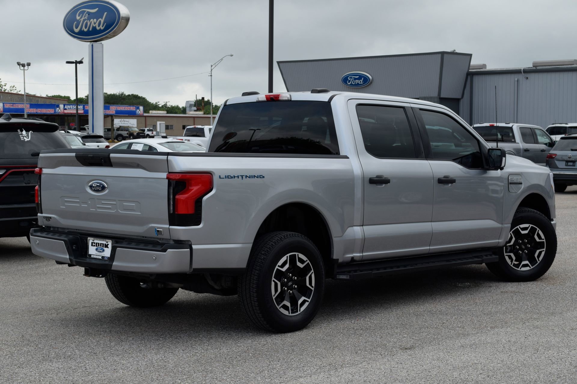 Certified 2023 Ford F150 Lightning XLT AWD/4WD image 6