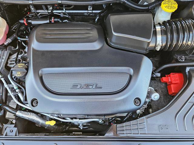 Used 2023 Chrysler Pacifica Limited FWD image 28