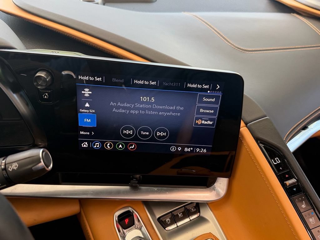 Used 2021 Chevrolet Corvette Stingray Premium Conv w/ Z51 Performance Package RWD image 17