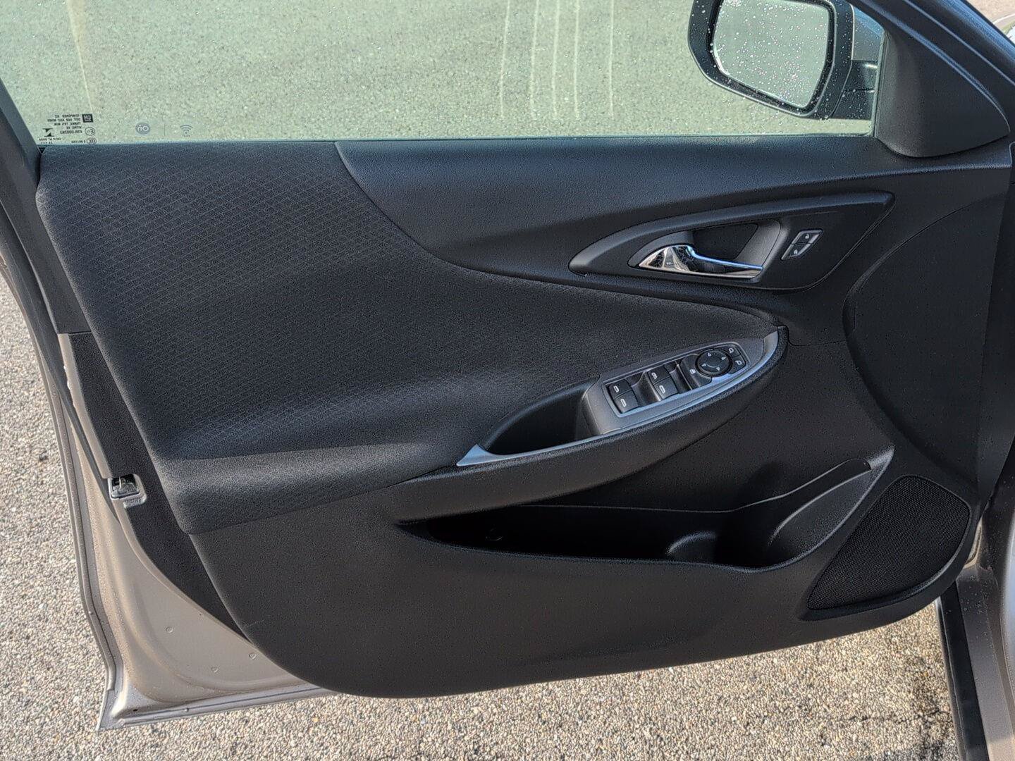 Used 2025 Chevrolet Malibu LT FWD image 16