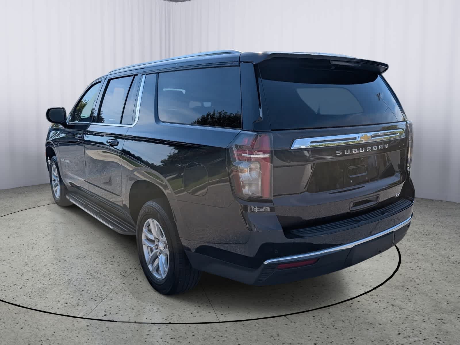 Certified 2023 Chevrolet Suburban LT AWD/4WD image 5