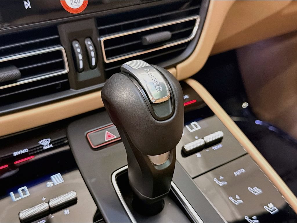 Used 2026 Porsche Macan AWD/4WD image 18