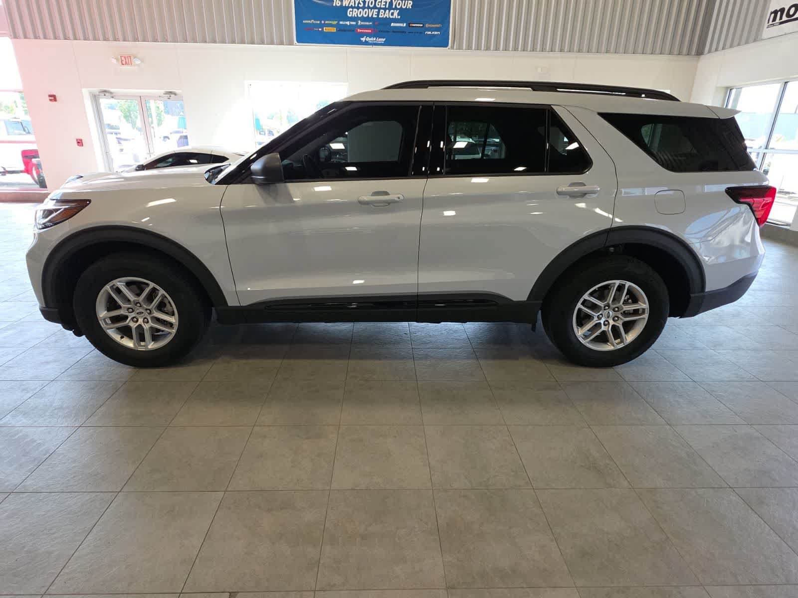 Used 2026 Ford Explorer Active AWD/4WD image 12