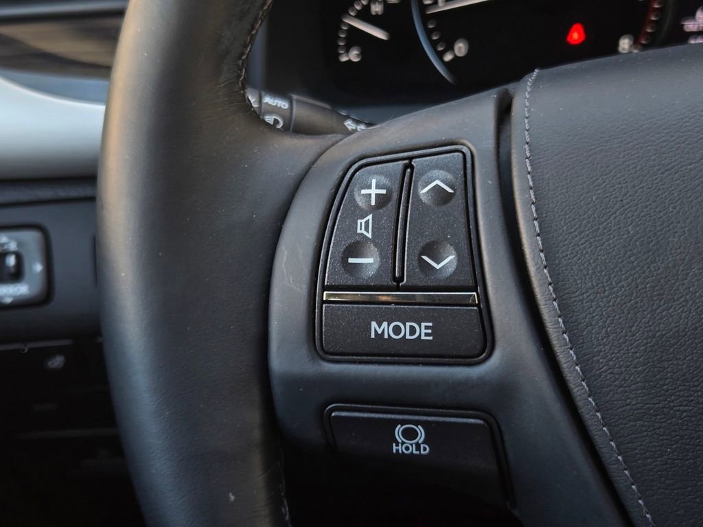Used 2013 Lexus LS 460 w/ Comfort Pkg image 27