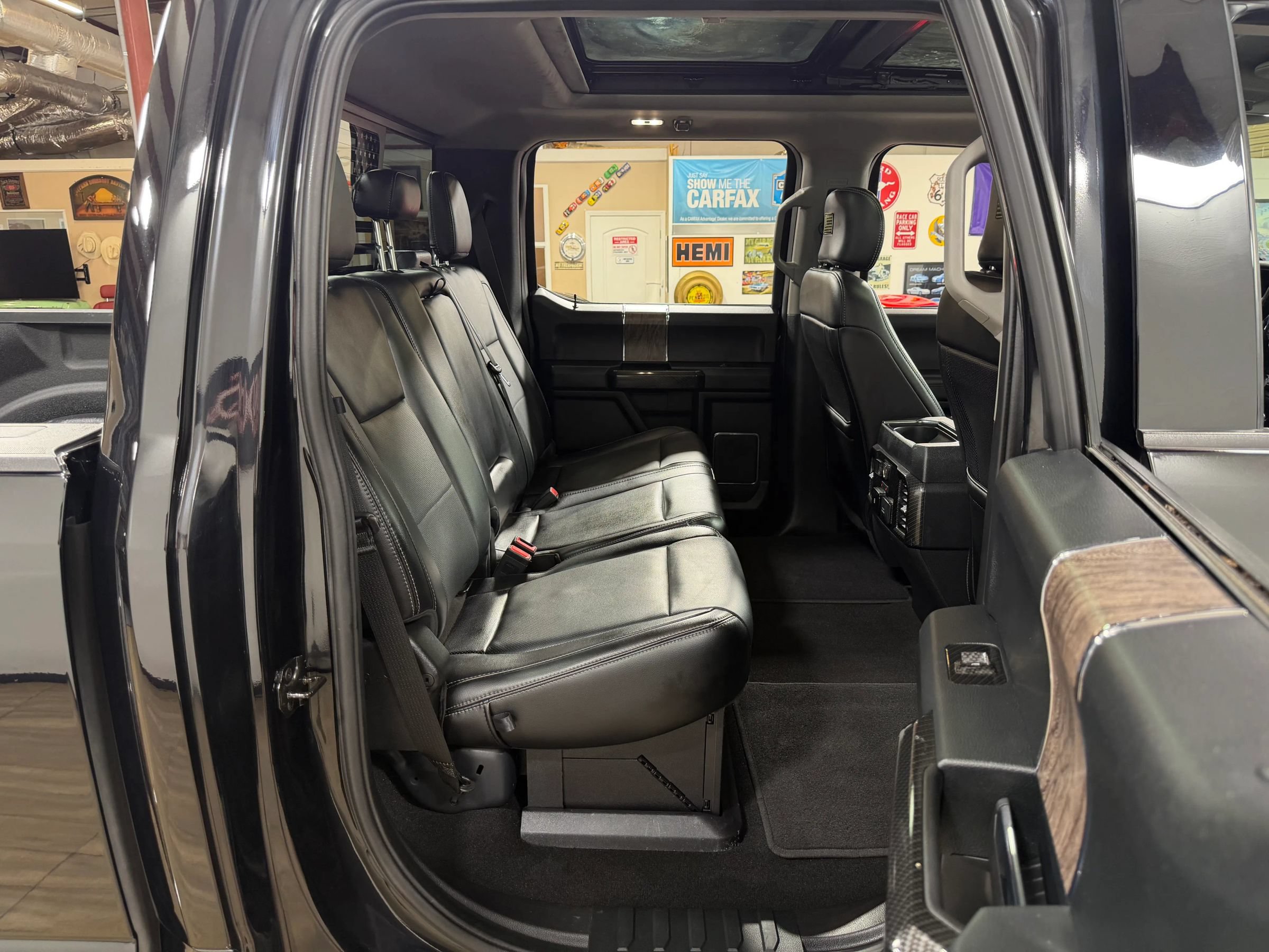 Used 2019 Ford F250 Lariat w/ Lariat Ultimate Package AWD/4WD image 21