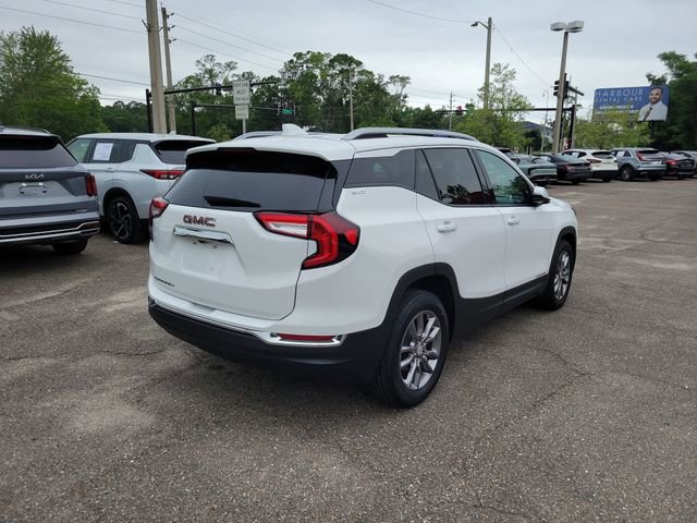 Used 2024 GMC Terrain SLT FWD image 2