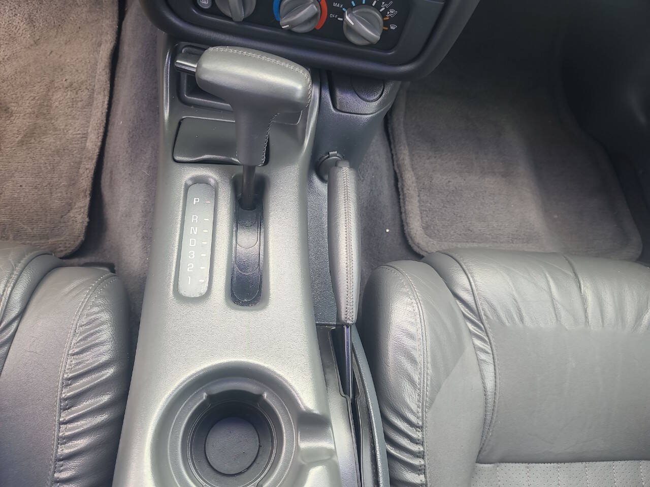 Used 1999 Pontiac Firebird Formula w/ Security Pkg RWD image 19