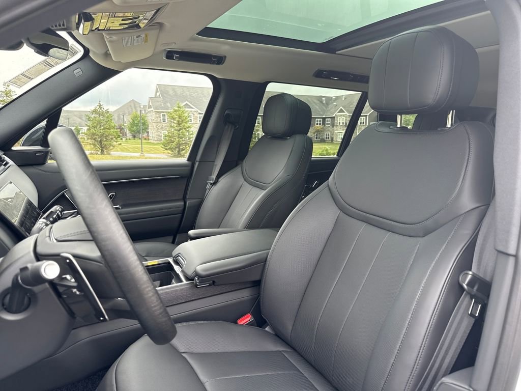 New 2025 Land Rover Range Rover Long Wheelbase SE image 18