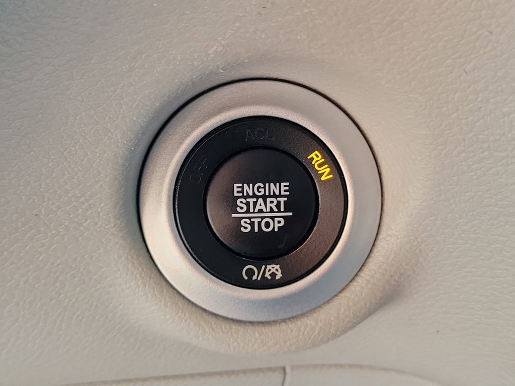 Used 2022 Chrysler Voyager LX image 26