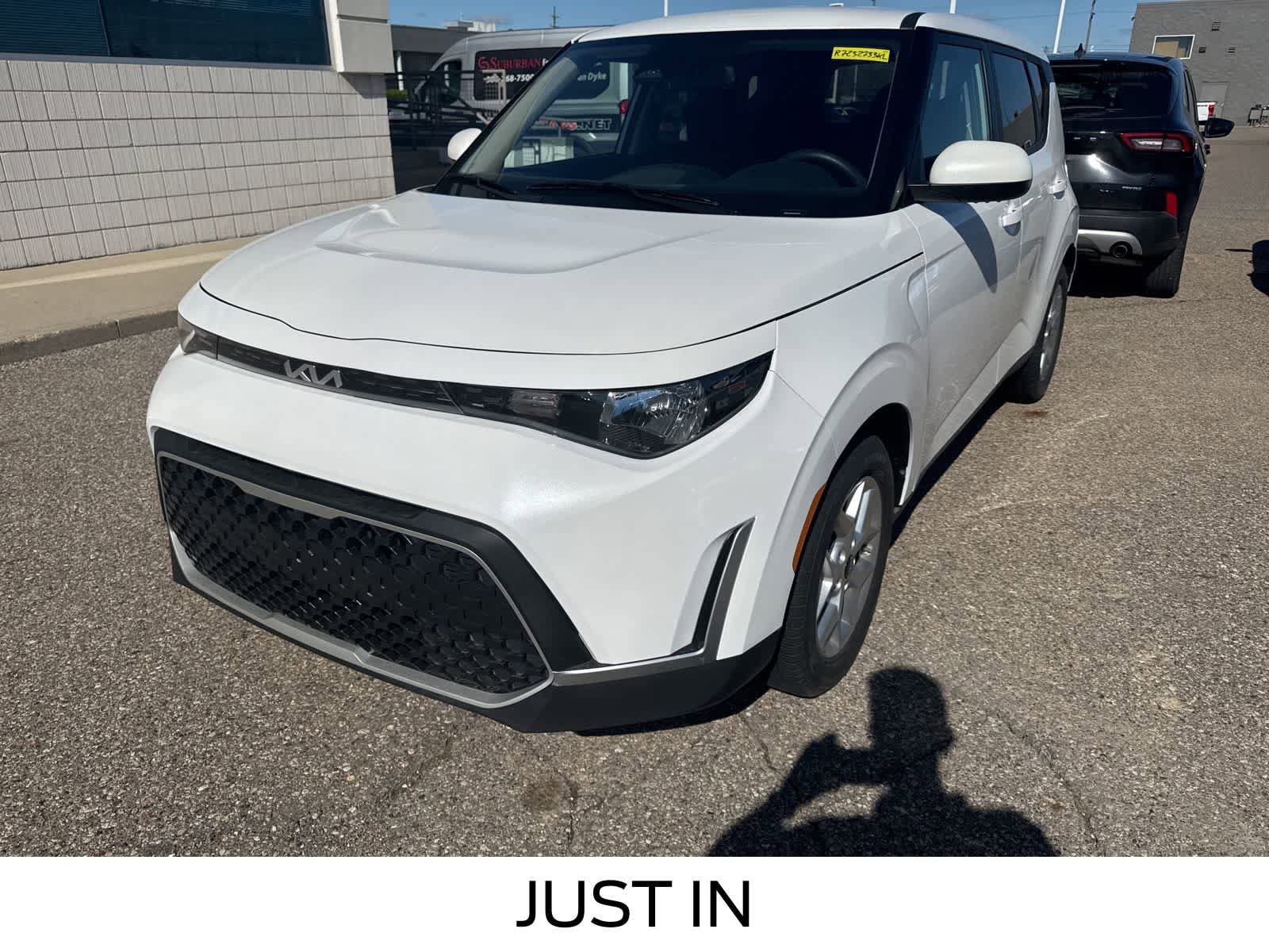 Used 2024 Kia Soul LX w/ Option Group 015 FWD image 1
