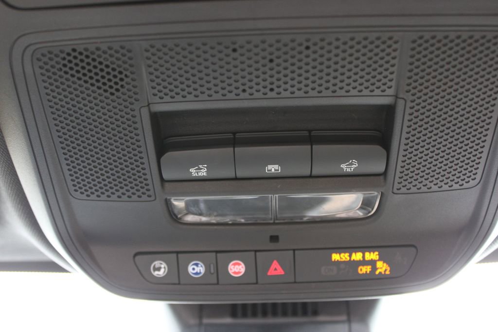 Used 2025 Chevrolet Equinox ACTIV w/ Safety and Technology Package image 57