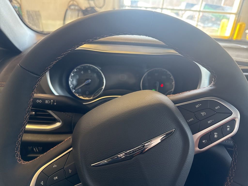 New 2026 Chrysler Pacifica Pinnacle image 17