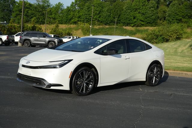 Used 2024 Toyota Prius XLE FWD image 3